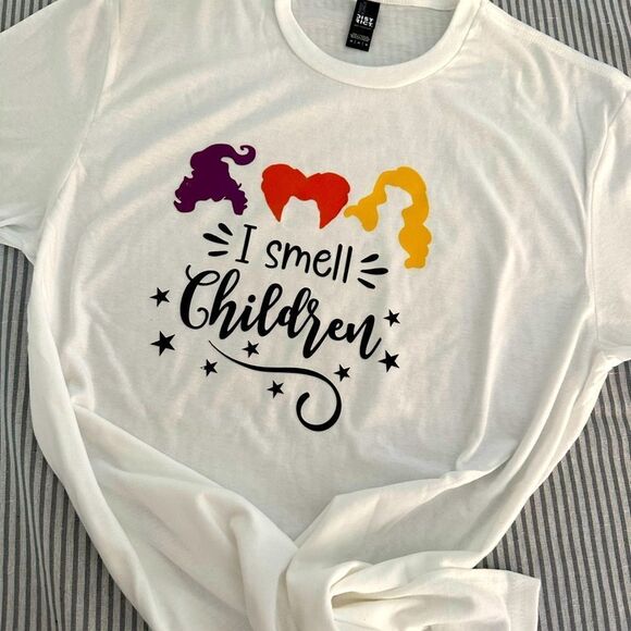 District Tops - Hocus Pocus The Sanderson Sisters I Smell Children Halloween White Tee